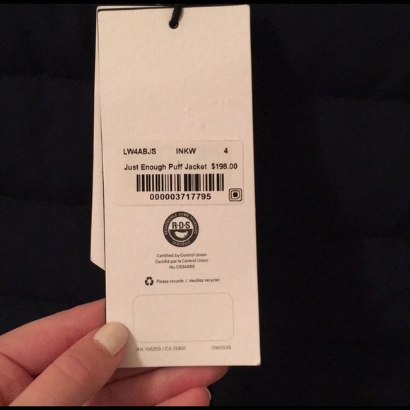 Lululemon just enough puff jacket “inkwell” size 4 - Picture 8 of 8